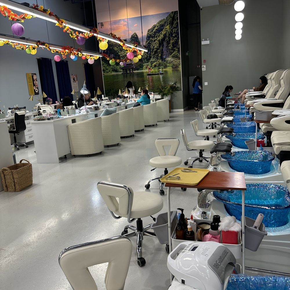 Luxo Nail Spa - Nail Salons Near Me - Chicago, Illinois Luxo Nail Spa - Nail Salons Near Me - Chicago, Illinois