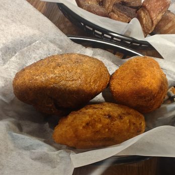Ponce Restaurant - Alcapurria, alcapurria de Yuca, relleno de papa - Puerto Rican Near Me - Chicago, Illinois