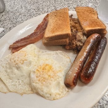 Maureen's Kitchen - Combo with 2 eggs, sausage, bacon, hash browns and toast - Breakfast & Brunch Near Me - Smithtown, New York