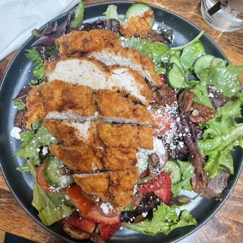 Craft by Smoke & Fire - Pasadena - Winter Lodge Salad with Fried Chicken - Barbeque Near Me - Pasadena, California Craft by Smoke & Fire - Pasadena - Winter Lodge Salad with Fried Chicken - Barbeque Near Me - Pasadena, California