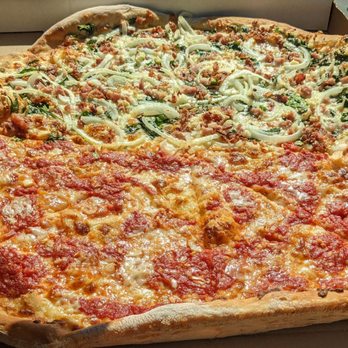 Kaimuki's Boston Pizza - Carbonara / 6 Cheese & Garlic - Pizza Near Me - Honolulu, Hawaii