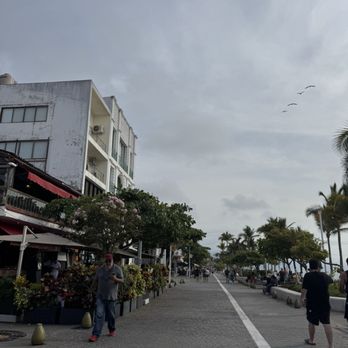 Malecón Puerto Vallarta - Street Shopping and Dining - Beaches Near Me - Puerto Vallarta, JAL