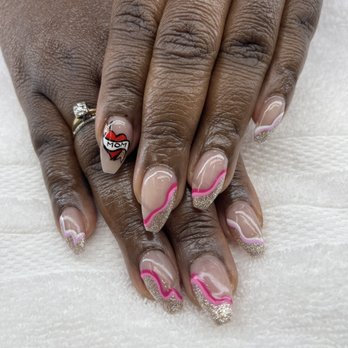 Caroline@ Ashby Nails - Nail Salons Near Me - Berkeley, California