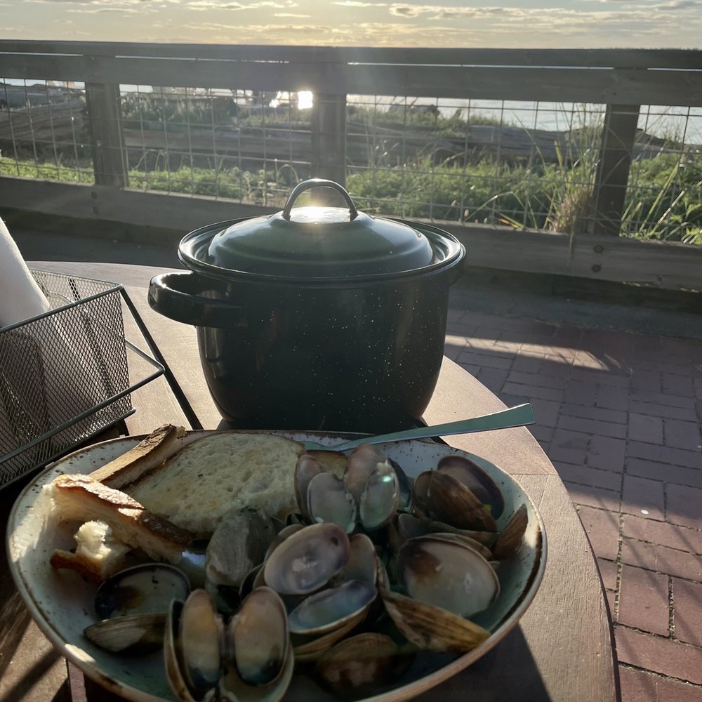 Packers Kitchen + Bar - Steamers Clams - Seafood Near Me - Blaine, Washington Packers Kitchen + Bar - Steamers Clams - Seafood Near Me - Blaine, Washington