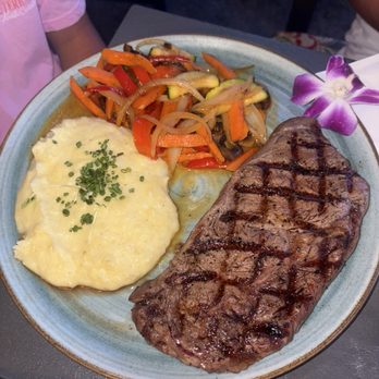 Castaway Cafe - Ribeye - cooked perfect - American Near Me - Lahaina, Hawaii