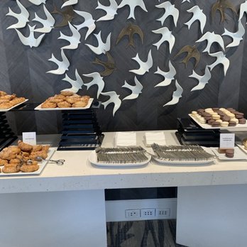 Four Seasons Hotel - Austin - Apple pie's & Macarons - Hotels Near Me - Austin, Texas