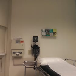 Patient First Primary & Urgent Care - Pasadena - Mini hospital room
