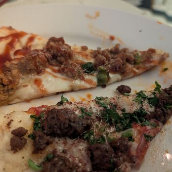 Delucca Gaucho Pizza & Wine - Dallas - Steak white pizza - Pizza Near Me - Dallas, Texas Delucca Gaucho Pizza & Wine - Dallas - Steak white pizza - Pizza Near Me - Dallas, Texas