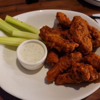 Yard House - Buffalo wings - New American Near Me - Willow Grove, Pennsylvania
