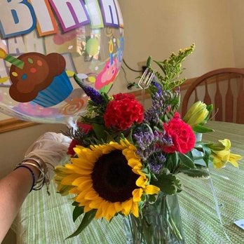 Almquist Flowerland - Florists Near Me - Quincy, Massachusetts