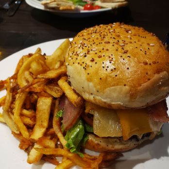 Local Goat - Amazing burger options! - New American Near Me - Pigeon Forge, Tennessee