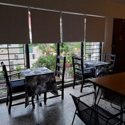 La Ruta Vegana - Window dining.