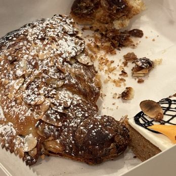 DeLillo Pastry Shop - Woof, straight to the trash - Bakeries Near Me - Bronx, New York