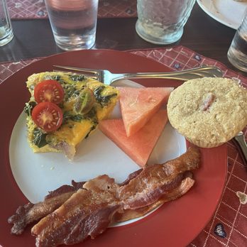 Cedar Crest Lodge - Fabulous food-homemade, fresh, DELICIOUS - Bed & Breakfast Near Me - Pleasanton, Kansas