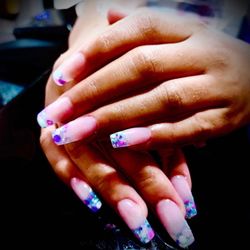 Camerinos - Acrylic nails