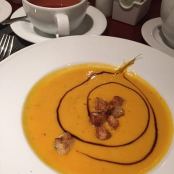 Holiday Inn - Black tea and pumpkin soup - Hotels Near Me - Santiago, RM