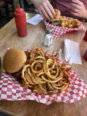 Ty's Hamburgers by null