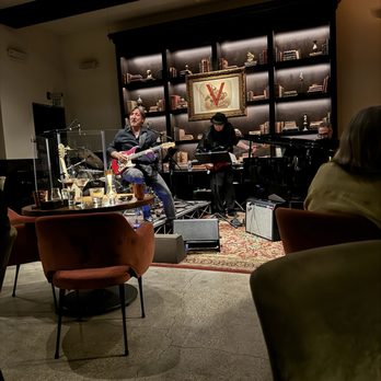 Verse - Live Music - Seafood Near Me - Toluca Lake, California Verse - Live Music - Seafood Near Me - Toluca Lake, California