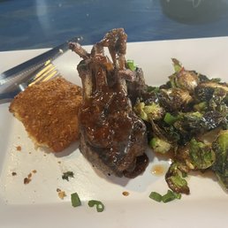 SKIPPERS COVE BAR & GRILL - Updated July 2025 - 124 Photos & 93 Reviews - 1930 Harbortown Dr 