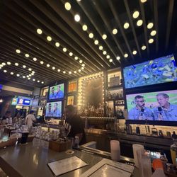 EJ's Pub - Bixby Knolls - Bar seating