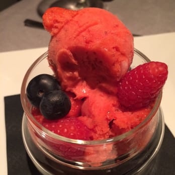 Golden View Open Bar - Strawberry gelato - Italian Near Me - Florence, FI