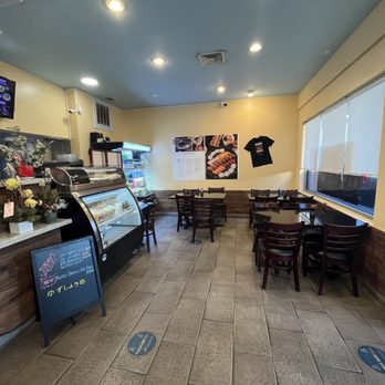 Domo Cafe Kahala - Seating area - Sushi Bars Near Me - Honolulu, Hawaii Domo Cafe Kahala - Seating area - Sushi Bars Near Me - Honolulu, Hawaii