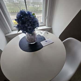 The Hotel Marblehead - Table with 2 chairs King Suite - Hotels Near Me - Marblehead, Massachusetts