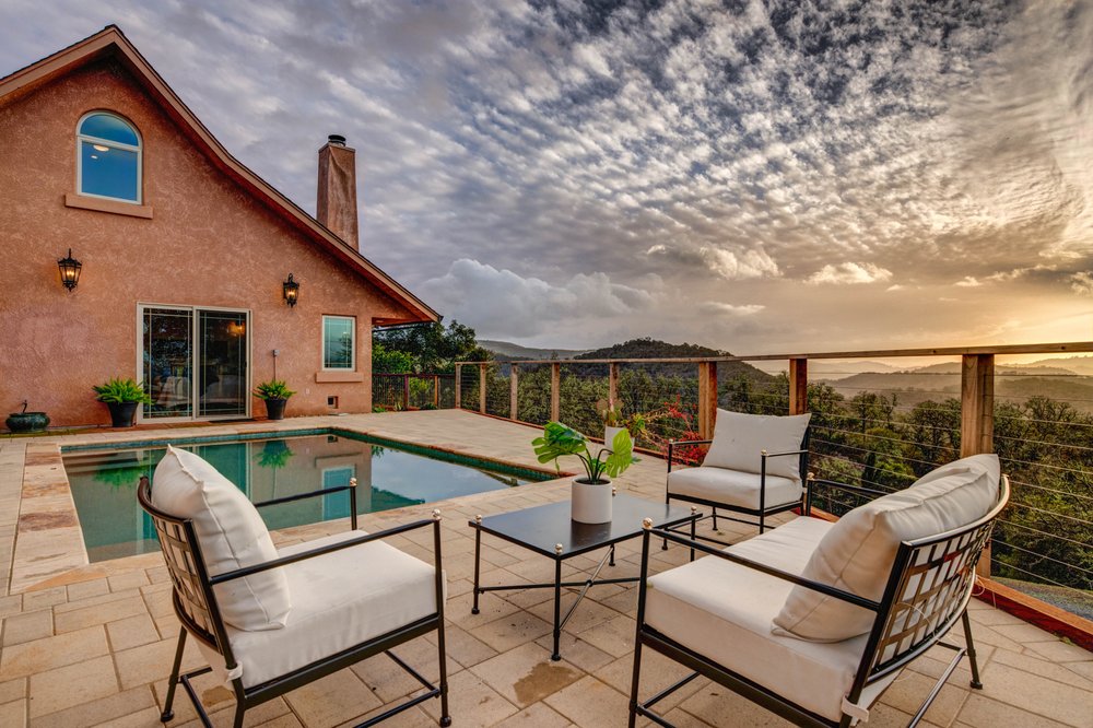 IRIS ANGELERI PIVNISKA REAL ESTATE GROUP Updated October 2024 43