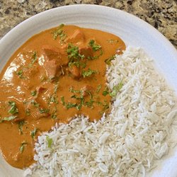 Plumas Stop N Shop - Butter chicken with rice bowl.