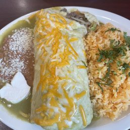 a plate of mexican food a plate of mexican food