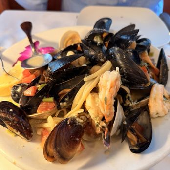 Spiro's - Seafood Porto - New American Near Me - Rocky Point, New York