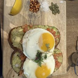 smashed avocado tartine