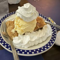Apple strudel alamode