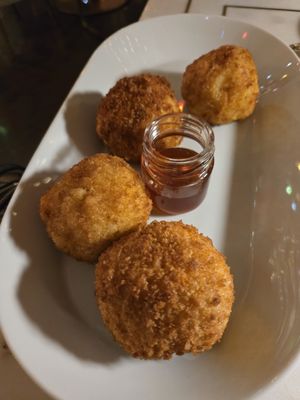 Coupe & Stein Champagne Bar by null