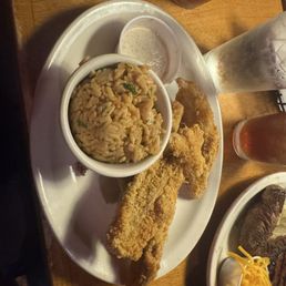 Fried catfish with seasoned rice and green beans Fried catfish with seasoned rice and green beans