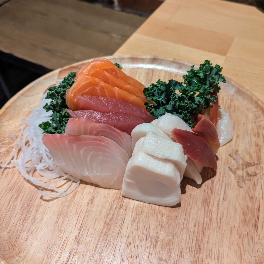 Akino - sashimi (salmon, tuna, white tuna, red snapper, red clam) - Sushi Bars Near Me - Elmhurst, New York