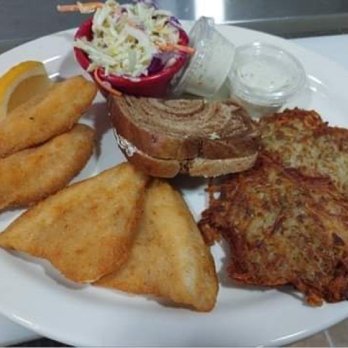 Holly's Como Inn - a plate of food - Burgers Near Me - Lake Geneva, Wisconsin