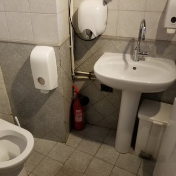 Belforte - this toilet is a 'squatter' - Seafood Near Me - Vernazza, SP