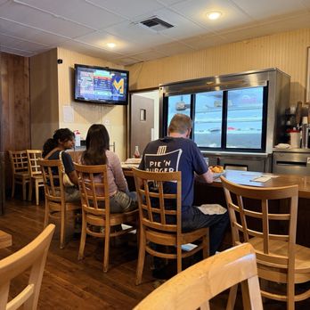 Pie 'n Burger - Burgers Near Me - Pasadena, California