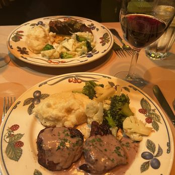 Prosecco Trattoria - Angus medallions with gorgonzola red wine sauce & Angus sirloin steak with chardonnay sauce - Italian Near Me - Toluca Lake, California