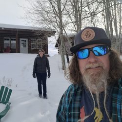Lakeside Lodge Resort & Marina - Hike to the lake