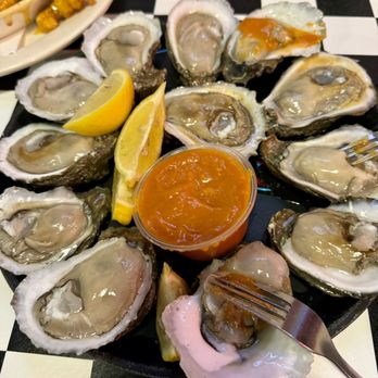Acme Oyster House - Raw Oysters - Cajun/Creole Near Me - Baton Rouge, Louisiana