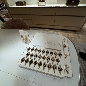 Louis Vuitton - Fashion Near Me - Venezia, VE Louis Vuitton - Fashion Near Me - Venezia, VE