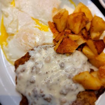 Bob & Edith's Diner - Country fried steak, eggs over easy, home fries - American Near Me - Arlington, Virginia