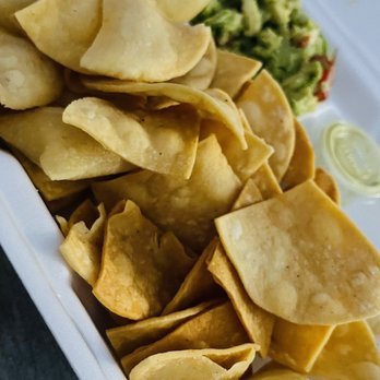 Don Asado - a tray of chips and guacamole - Tacos Near Me - Aloha, Oregon