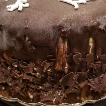 Cold Stone Creamery - The ice cream cake was not covered professionally. The sides were uneven and not smooth. - Ice Cream & Frozen Yogurt Near Me - Vallejo, California