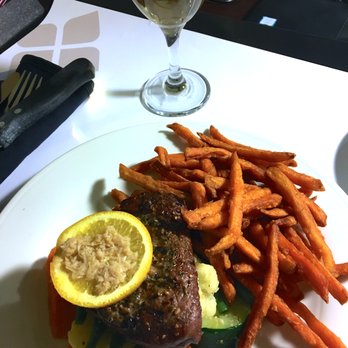 Hilton Garden Inn Toronto/Brampton - Steak + wine room service - Hotels Near Me - Brampton, Ontario Hilton Garden Inn Toronto/Brampton - Steak + wine room service - Hotels Near Me - Brampton, Ontario