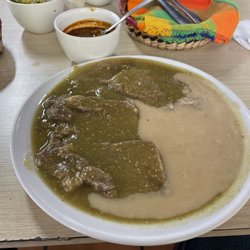 Carnes Asadas Saby las Hermanas Coraje - Lengua with a bean purée