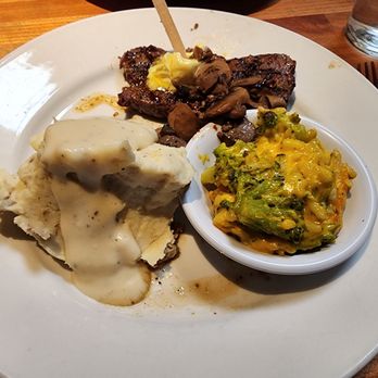 Cheddar's Scratch Kitchen - 6 oz sirloin steak with mashed potatoes and broccoli cheese casserole - American Near Me - Albuquerque, New Mexico
