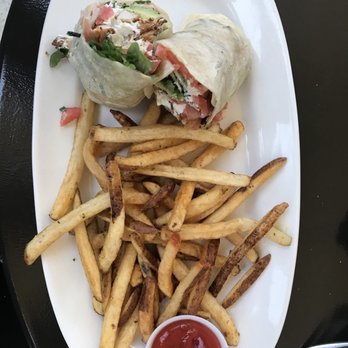 Apres Diem - Monday - Blackened Balsamic Chicken Wrap - Bars Near Me - Atlanta, Georgia